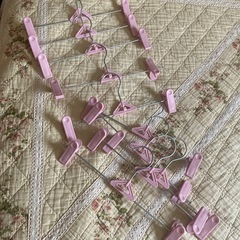 ピンクカラー伸び縮みハンガー20本セットの画像