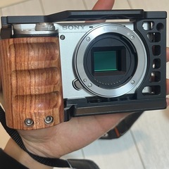 SONY α6000 本体 + 50mm F1.8 レンズ の画像