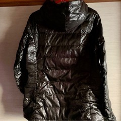 軽量のフードダウンジャケットの画像