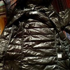 軽量のフードダウンジャケットの画像