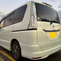 特別仕様車☆27年式☆8人乗り☆ガソリン代 節約☆S-HYBRID入りました‼️月々1.2万円〜分割払い可❗️車検2年付き！大人気☆ニッサン セレナ☆フリップダウンモニター付き☆Bluetooth対応ナビ☆走行中DVD見れます☆ETC☆バックカメラ☆ドラレコ付きのフル装備☆両側電動スライドドア☆ウィンカーミラー☆フル装備☆車内広々三列シート‼️の画像