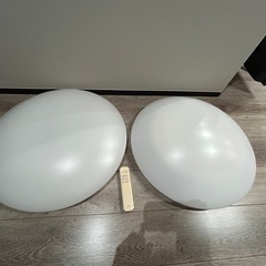 テレビ32インチ　シーリングライト2個の画像