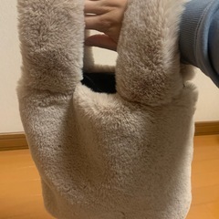 モコモコハンドバッグの画像