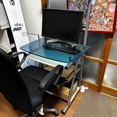 パソコンデスクの画像