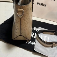 ベルルッティ トゥジュール スクリットレザートートバッグの画像