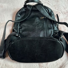 大人黒レザーリュックの画像
