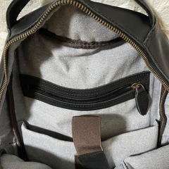 黒 本革 レザーリュック 大容量 多用途 上質 目立つ傷なしの画像