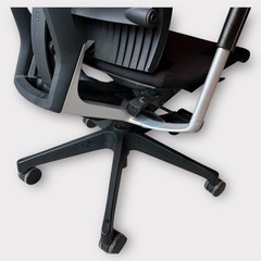 イトーキ スピーナチェア 高級オフィスチェア　肘可動　昇降機能付き KE-757GP-T1T1T1 大阪府配送可能の画像