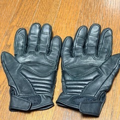 バイク用品まとめて／ ほぼ未使用バッテリー 充電器 グローブ付きの画像