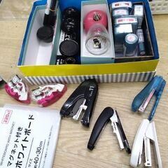 超激安　事務用品まとめてたったの2千円　電卓　ホチキス　ファイル　ゴム印　名札　計り　ボールペン　の画像