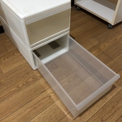 プラスチック収納ボックス2個の画像