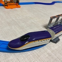 タカラトミー プラレール E8系つばさ＆トミカアーチ踏切セット　初回特典商品の画像