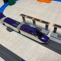 タカラトミー プラレール E8系つばさ＆トミカアーチ踏切セット　初回特典商品の画像