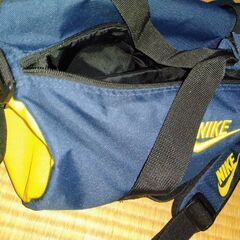 【値下げします】NIKE　ショルダーバッグ（価格交渉応じます）の画像