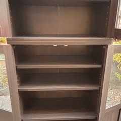 ガラス扉キャビネット　食器棚の画像