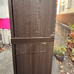 ガラス扉キャビネット　食器棚の画像