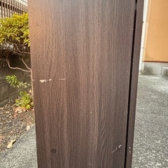 ガラス扉キャビネット　食器棚の画像