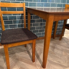 ニトリ ダイニングテーブル 椅子二脚セット！の画像