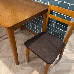 ニトリ ダイニングテーブル 椅子二脚セット！の画像