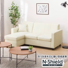 カウチソファとガラステーブルの
セットの画像