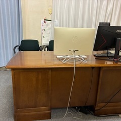 カリモク机の画像