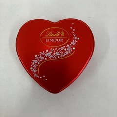 お菓子の缶の画像