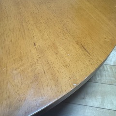 丸テーブルの画像