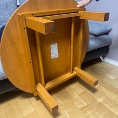 丸テーブルの画像