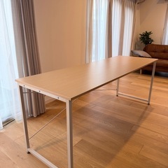 オフィスデスクの画像