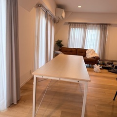 オフィスデスクの画像