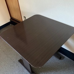 2人掛けダイニングテーブルの画像
