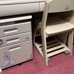 学習机と
学習チェアの画像