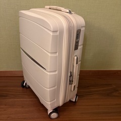 スーツケースホワイト未使用に近いの画像