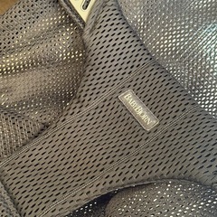 ベビービョルン　現行最上位モデル　美品　ケース付きの画像