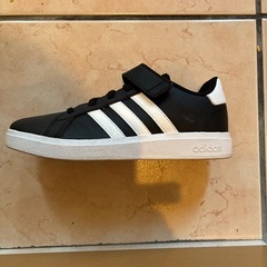adidas子供スニーカー21センチの画像