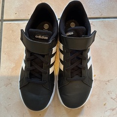 adidas子供スニーカー21センチの画像