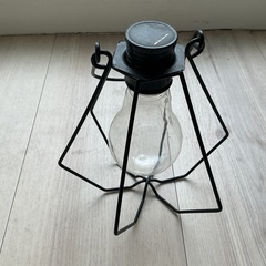 物干し、ソーラーランタンの画像