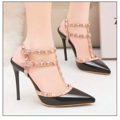 【配送対応可】VALENTINOヴァレンティノ　モチーフミュール　ハイヒール　ベージュ　スタッズ　ピンヒール ストラップ付23.5 新品　の画像