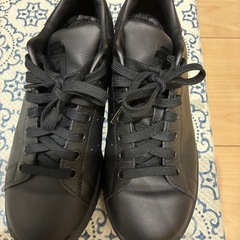 美品adidasスニーカー23.5cmの画像