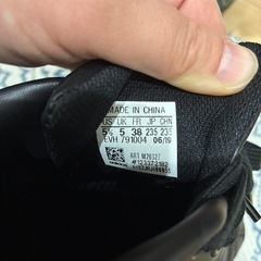 美品adidasスニーカー23.5cmの画像