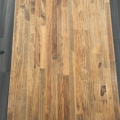 木製テーブルの画像