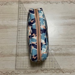 青いポーチの画像