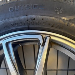 中古　スタッドレスタイヤの画像