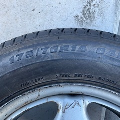 タイヤ2本の画像