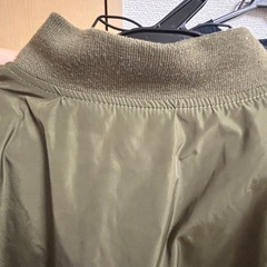 🌟GU MA1カーキ色 XLサイズ🌟暖かいです☃️🔥3,990円で購入の画像