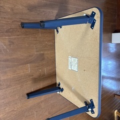 折りたたみ机の画像