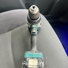 マキタ 18V 充電式ドライバドリル 本体＋6.0Ahバッテリー（中古）の画像