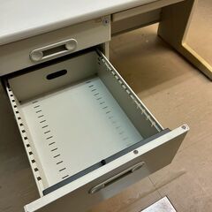 事務デスク　ライオン製　アイボリー②の画像