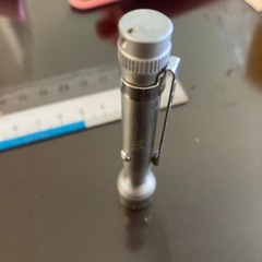 　かなり小型のライト　LED Lenser ？V2の画像