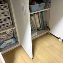 デスクと椅子の画像